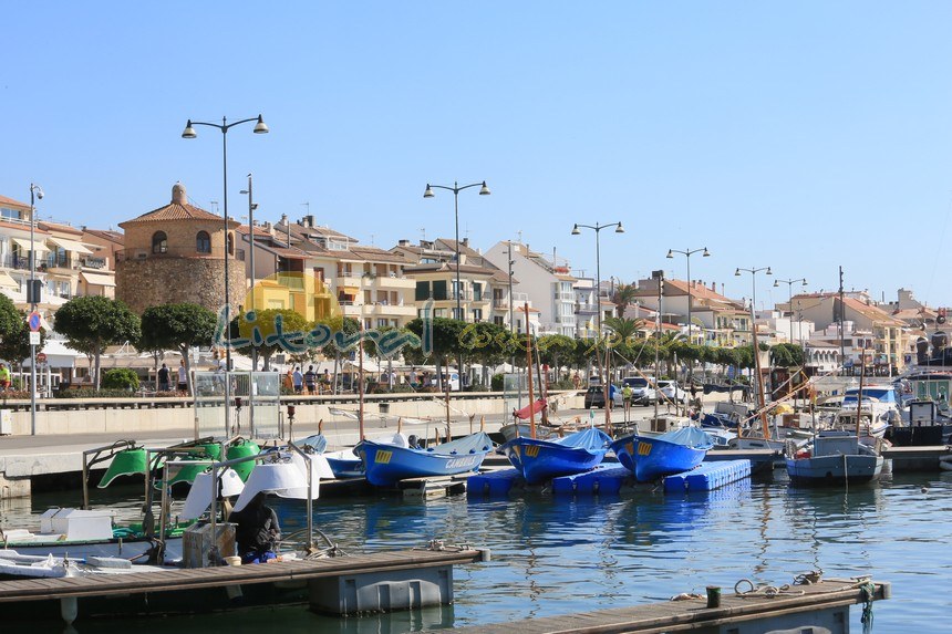 Puerto de Cambrils con niños