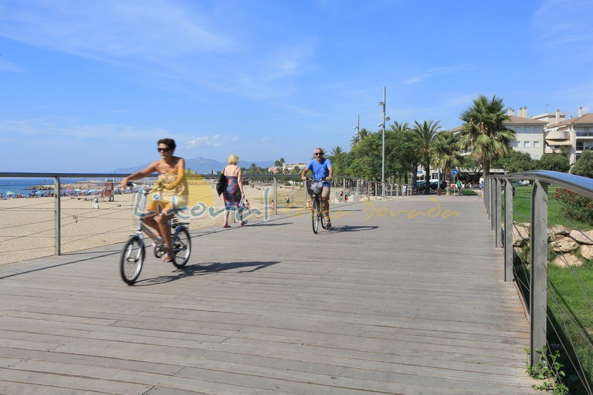 paseo maritimo cambrils con niños