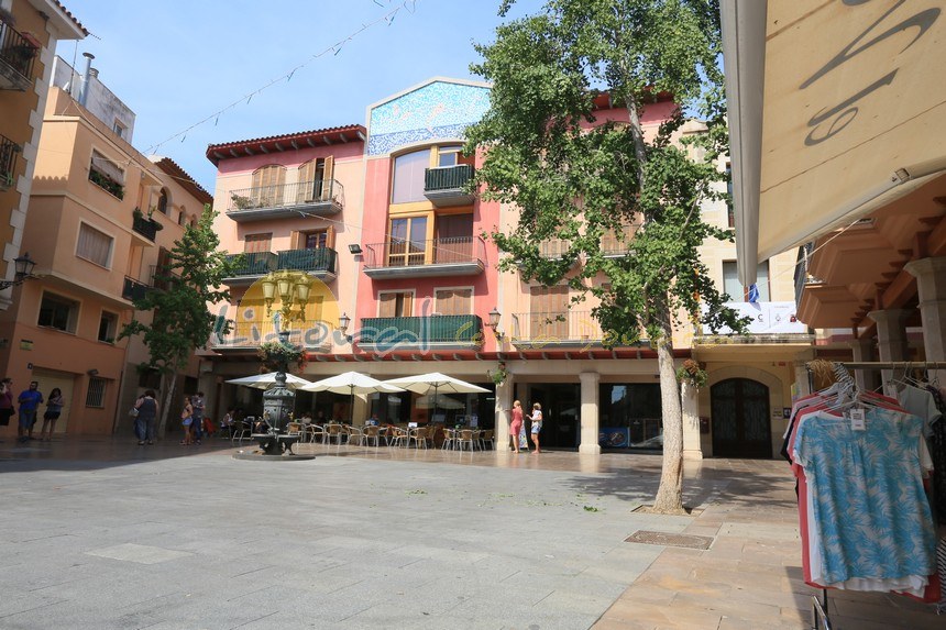 Plaza de España en el casco antiguo de Cambrils