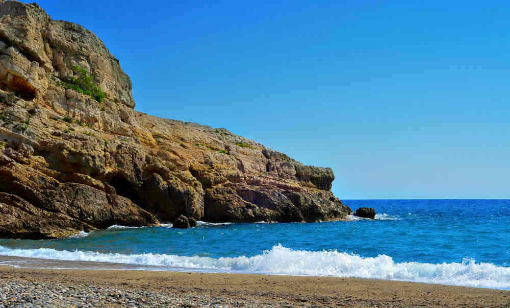 Restaurants in front of the sea on the Costa Dorada