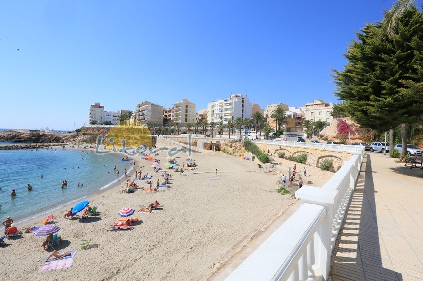 Playa del Alguer en el centro de Ametlla de Mar