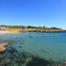 Vista panorámica de la playa Cala Vidre en Ametlla de Mar