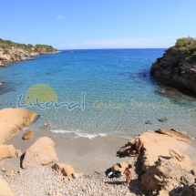 aguas cristalinas en playa del illot