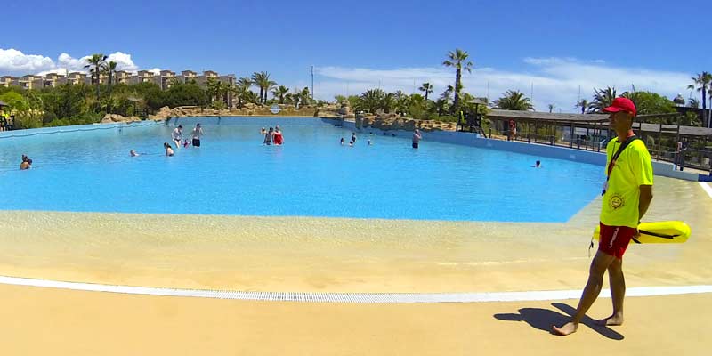 Piscina de Olas en Aquopolis