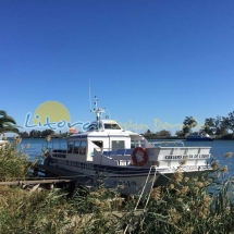 barcos en la desembocadura del rio ebro