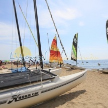 Barcos de alquiler en la playa del Esquirol de Cambrils